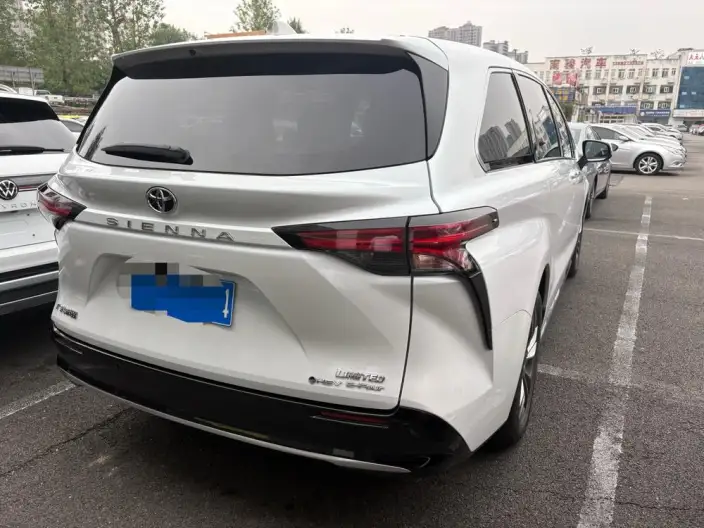 Toyota Sienna 2024 Model Hybrid 2.5L 4WD Premium Edition – фото 5