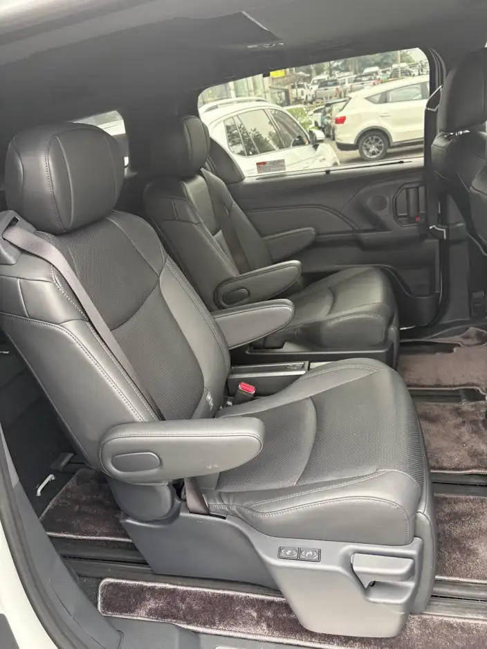 Toyota Sienna 2024 Model Hybrid 2.5L 4WD Premium Edition – фото 6