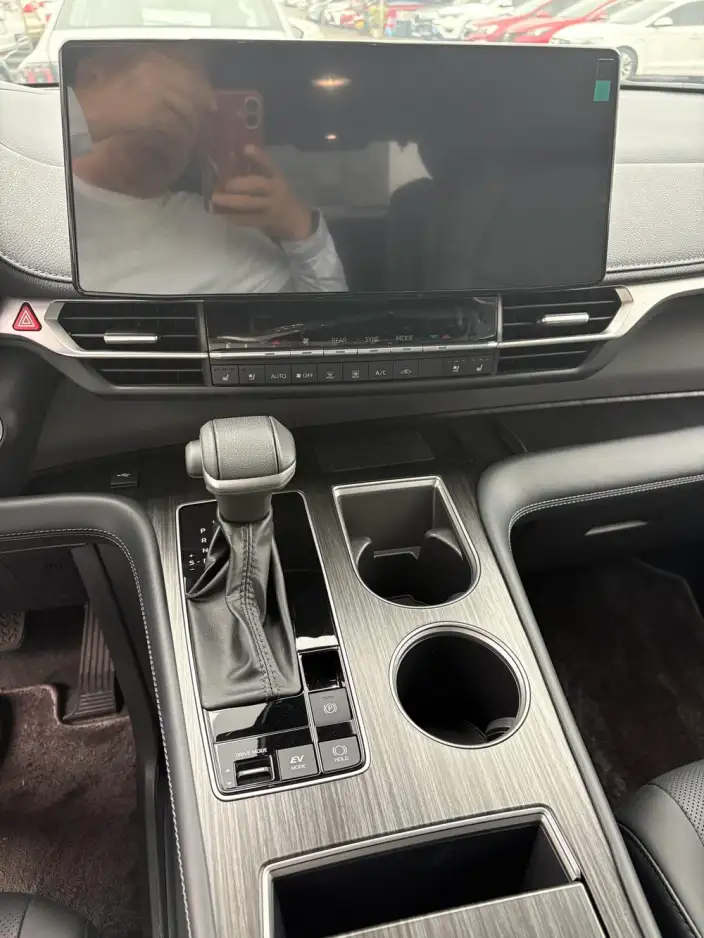 Toyota Sienna 2024 Model Hybrid 2.5L 4WD Premium Edition – фото 8