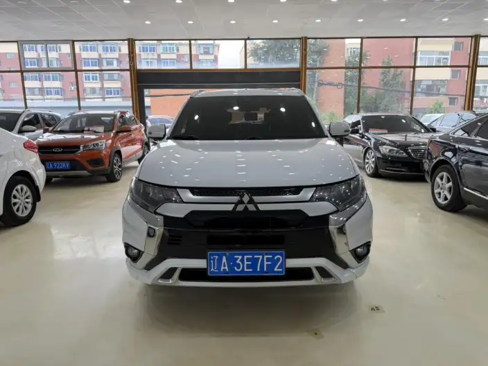 Mitsubishi Outlander 2021 Model 2.4L 4WD Enjoy Edition 7 seat