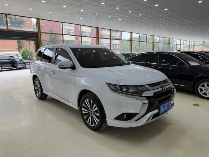Mitsubishi Outlander 2021 Model 2.4L 4WD Enjoy Edition 7 seat