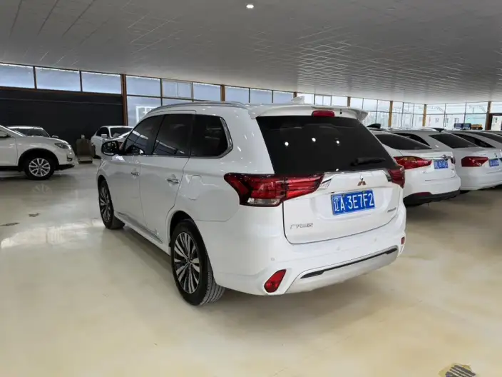 Mitsubishi Outlander 2021 Model 2.4L 4WD Enjoy Edition 7 seat