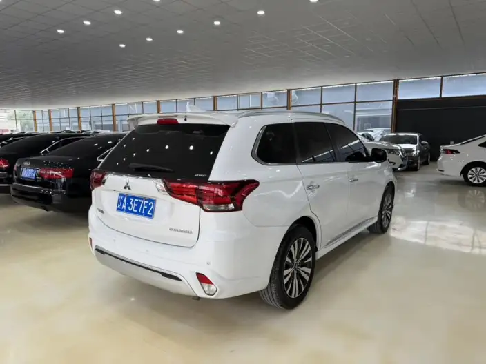 Mitsubishi Outlander 2021 Model 2.4L 4WD Enjoy Edition 7 seat – фото 6