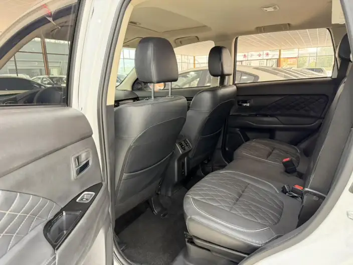Mitsubishi Outlander 2021 Model 2.4L 4WD Enjoy Edition 7 seat – фото 9