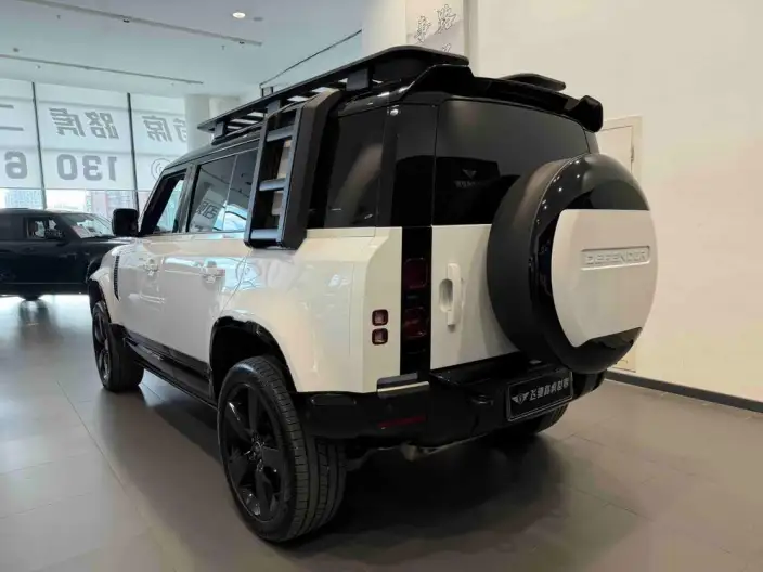 Land Rover Defender 2025 Model 110 3.0T P400 HSE X-Dynamic – фото 4
