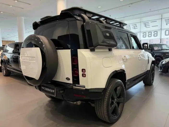 Land Rover Defender 2025 Model 110 3.0T P400 HSE X-Dynamic – фото 6