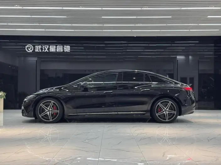 Mercedes-Benz EQE AMG 2023 Model EQE 53 4MATIC+ – фото 3