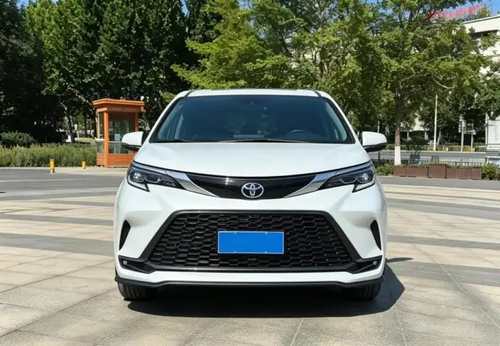 Granvia 2024 Model Intelligent Hybrid 2.5L 4WD Noble PLUS Edition – фото 2