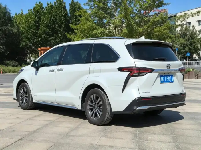 Granvia 2024 Model Intelligent Hybrid 2.5L 4WD Noble PLUS Edition – фото 4