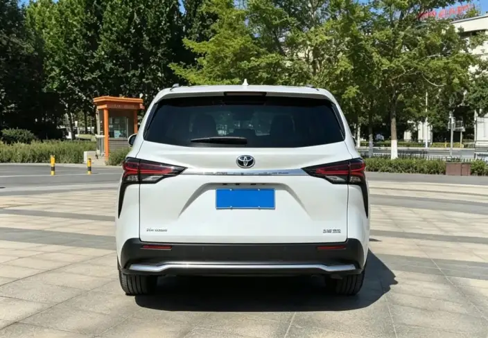 Granvia 2024 Model Intelligent Hybrid 2.5L 4WD Noble PLUS Edition – фото 5