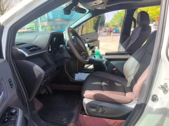 Granvia 2024 Model Intelligent Hybrid 2.5L 4WD Noble PLUS Edition – фото 9