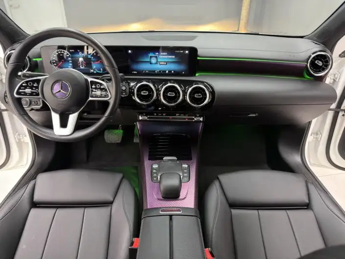 Mercedes-Benz A-class 2021 Model A 180 L Sports sedan – фото 10