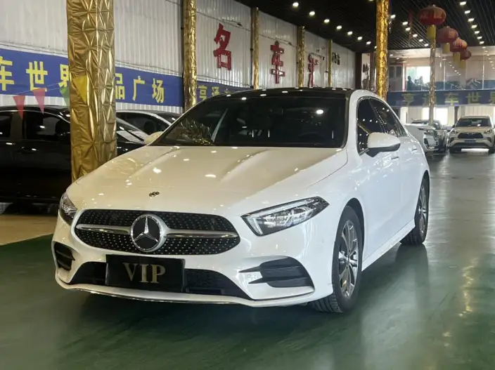 Mercedes-Benz A-class 2020 Model A 200 L Sports sedan – фото 1