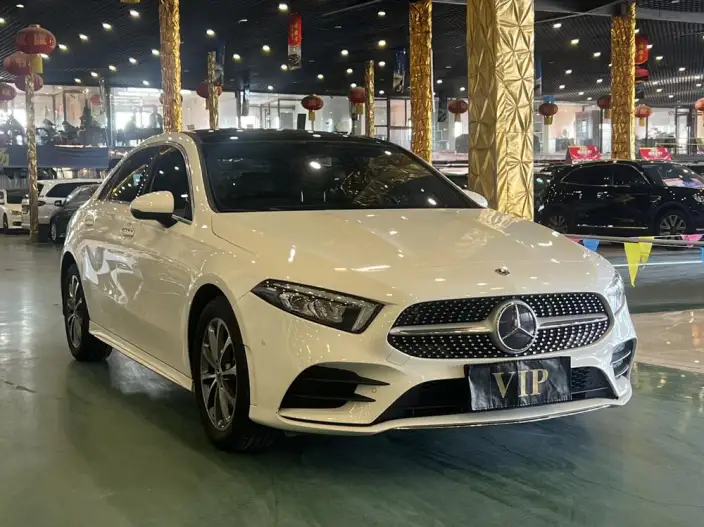Mercedes-Benz A-class 2020 Model A 200 L Sports sedan – фото 3
