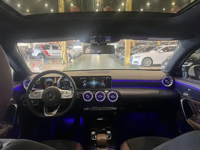 Mercedes-Benz A-class 2020 Model A 200 L Sports sedan – фото 10