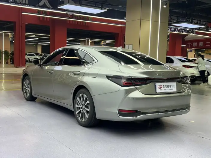 Lexus ES 2025 Model 200 Premium – фото 4