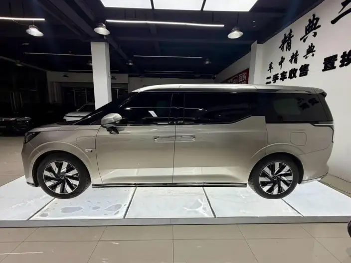 Volvo EM90 2025 Model Ultra VI seat – фото 4