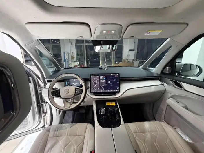 Volvo EM90 2025 Model Ultra VI seat – фото 10