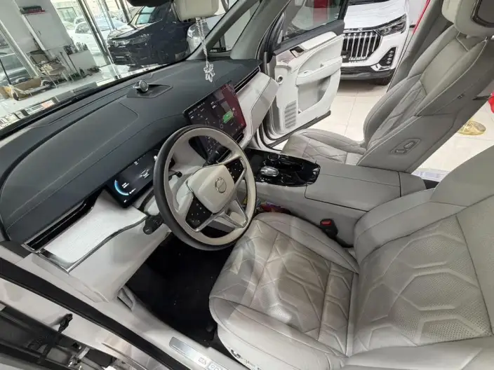 Volvo EM90 2025 Model Ultra VI seat – фото 9