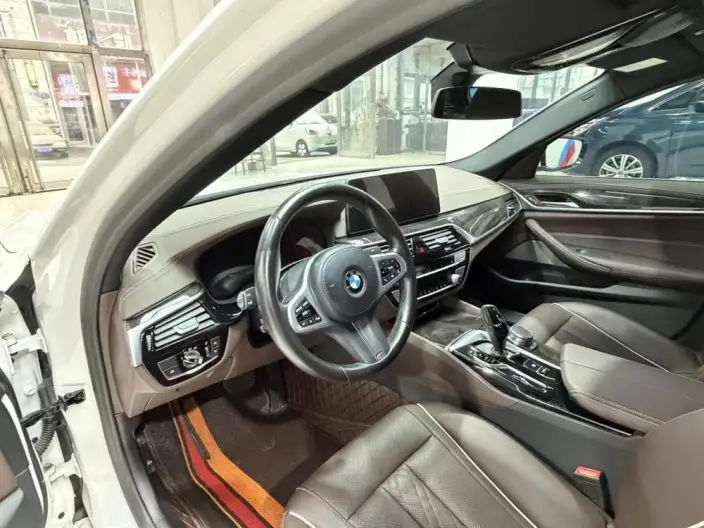 BMW 5 Series 2022 Model Facelift II 525Li M Sports Set – фото 9