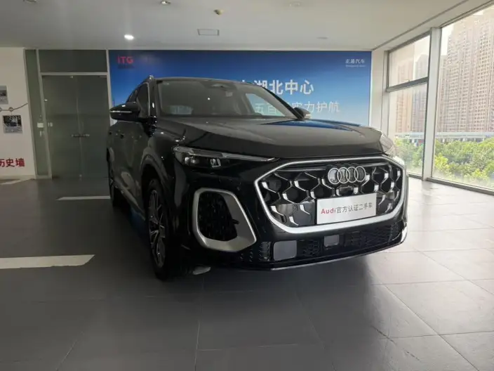Audi Q5L 2026 Model 2.0T 10M Users Edition Edition – фото 3