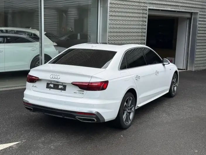 Audi A4 L 2020 Model 40 TFSI Fashion Dynamic Model – фото 4