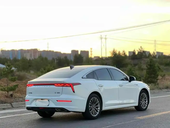 BESTUNE B70 2023 Model Third generation 1.5T Automatic Changxiang Edition Model – фото 6