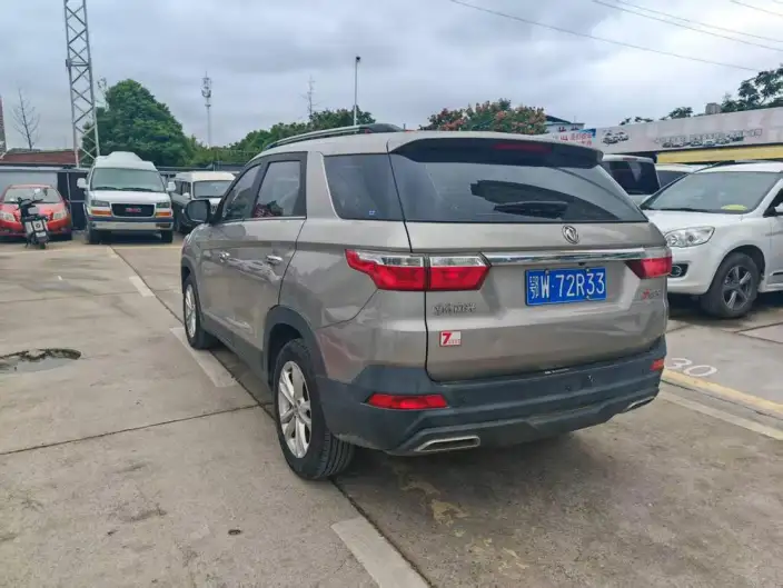 Fengguang S560 2021 Model 1.5T Manual Urban Model 7 seat