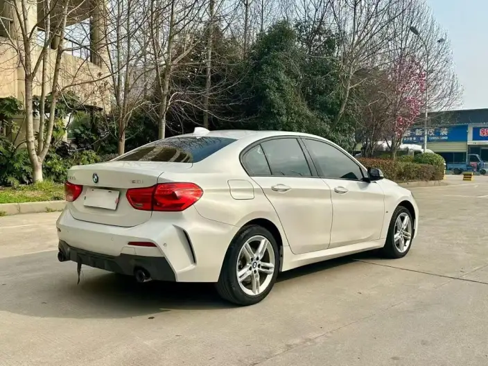 BMW 1 Series 2021 Model 120i M Sports Night Edition – фото 6