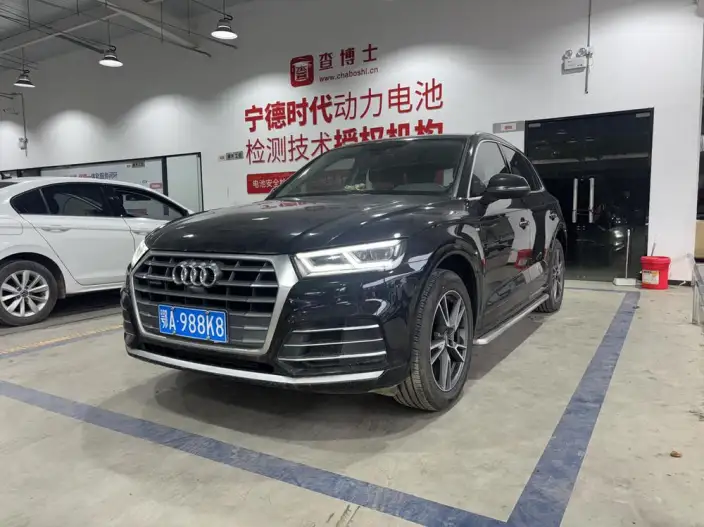 Audi Q5L 2020 Model 45 TFSI Exclusive Fashion Model – фото 1