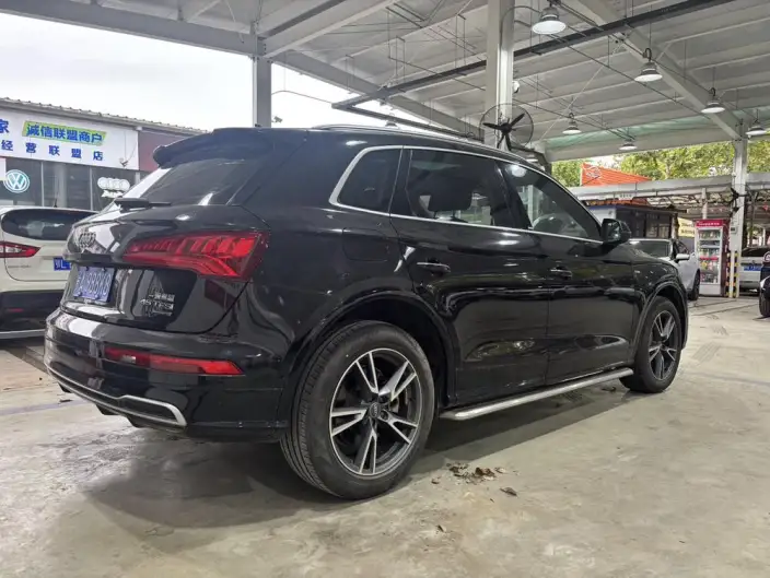 Audi Q5L 2020 Model 45 TFSI Exclusive Fashion Model – фото 5