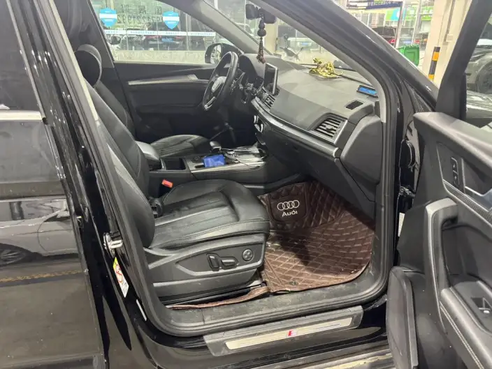 Audi Q5L 2020 Model 45 TFSI Exclusive Fashion Model – фото 6