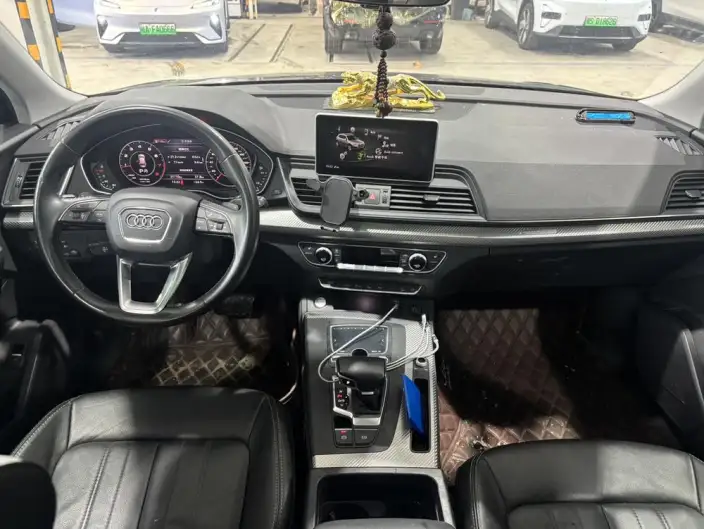 Audi Q5L 2020 Model 45 TFSI Exclusive Fashion Model – фото 7