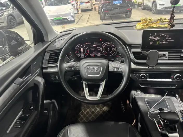 Audi Q5L 2020 Model 45 TFSI Exclusive Fashion Model – фото 9