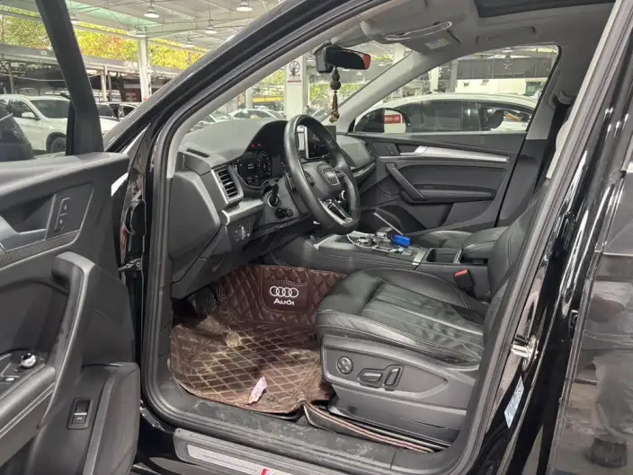 Audi Q5L 2020 Model 45 TFSI Exclusive Fashion Model – фото 10