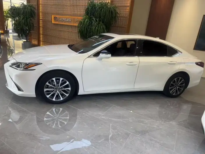 Lexus ES 2022 Model 200 Superior Edition – фото 3