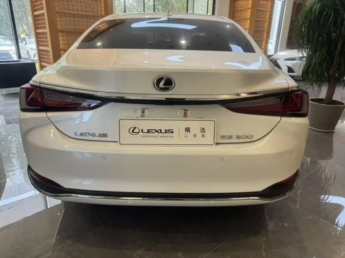 Lexus ES 2022 Model 200 Superior Edition – фото 4
