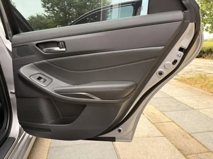 Toyota Avalon 2023 Model 2.5L Automatic Deluxe Edition – фото 9