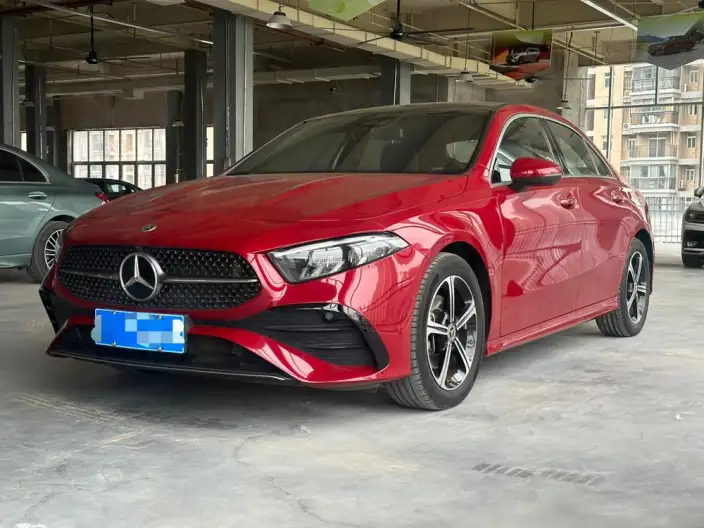 Mercedes-Benz A-class 2023 Model A 200 L Sports sedan Fashion Edition – фото 1