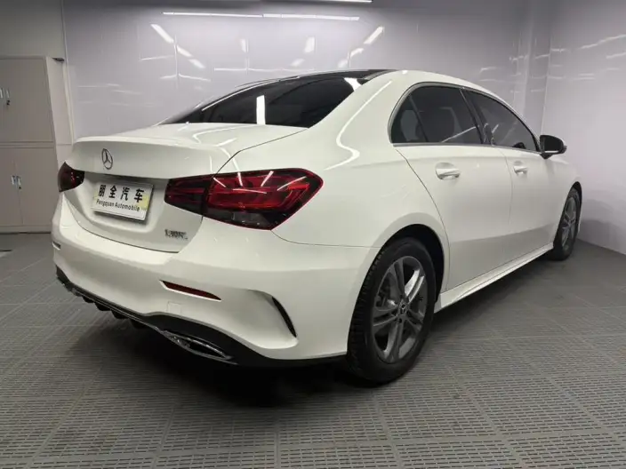 Mercedes-Benz A-class 2022 Model A 180 L Sports sedan – фото 6