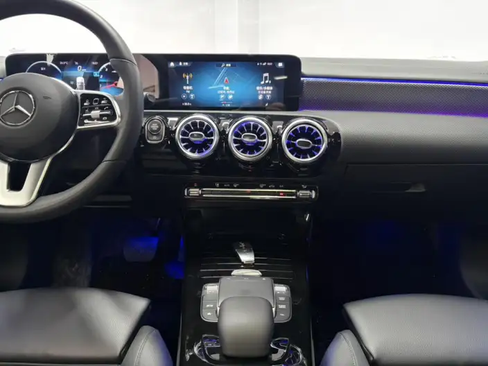 Mercedes-Benz A-class 2022 Model A 180 L Sports sedan – фото 9
