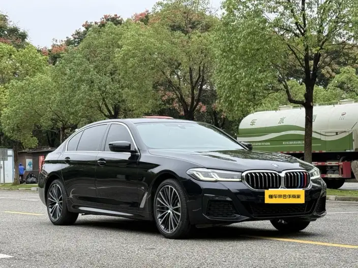 BMW 5 Series 2022 Model 530Li Leading Model M Sports Set – фото 3
