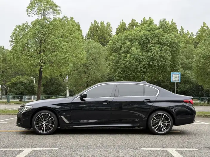 BMW 5 Series 2022 Model 530Li Leading Model M Sports Set – фото 4
