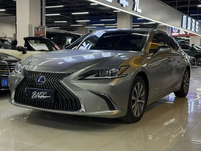 Lexus ES 2021 Model 300h Superior Edition – фото 1