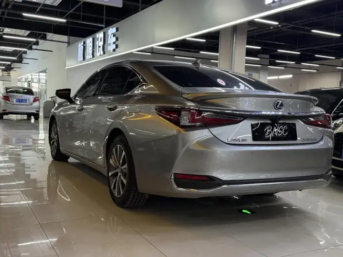 Lexus ES 2021 Model 300h Superior Edition – фото 4