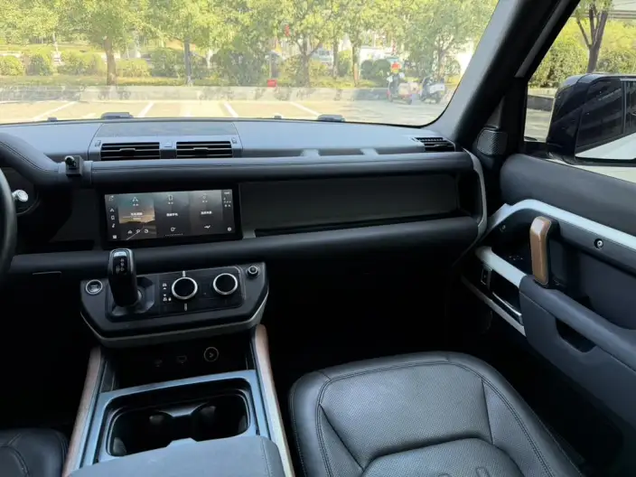 Land Rover Defender PHEV 2022 Model 110 P400e – фото 7