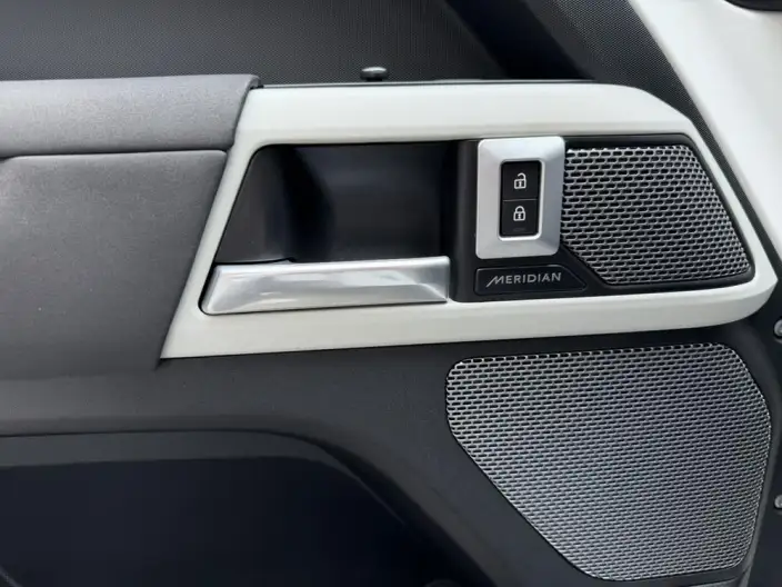 Land Rover Defender PHEV 2022 Model 110 P400e – фото 8