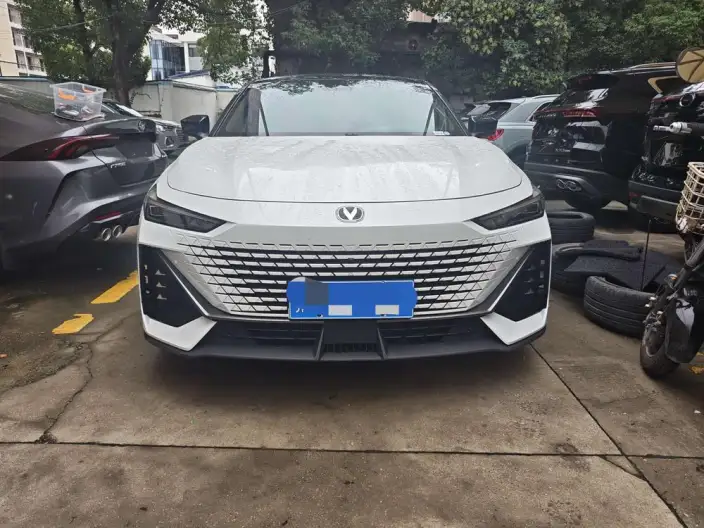 Changan UNI-V 2022 Model 1.5T Noble Model – фото 2