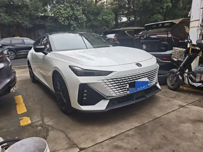 Changan UNI-V 2022 Model 1.5T Noble Model – фото 3