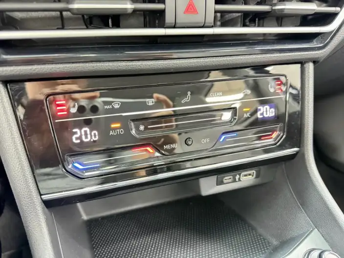 Volkswagen Lavida 2023 Model 1.5L Automatic Starry Sky Five Million Edition – фото 8